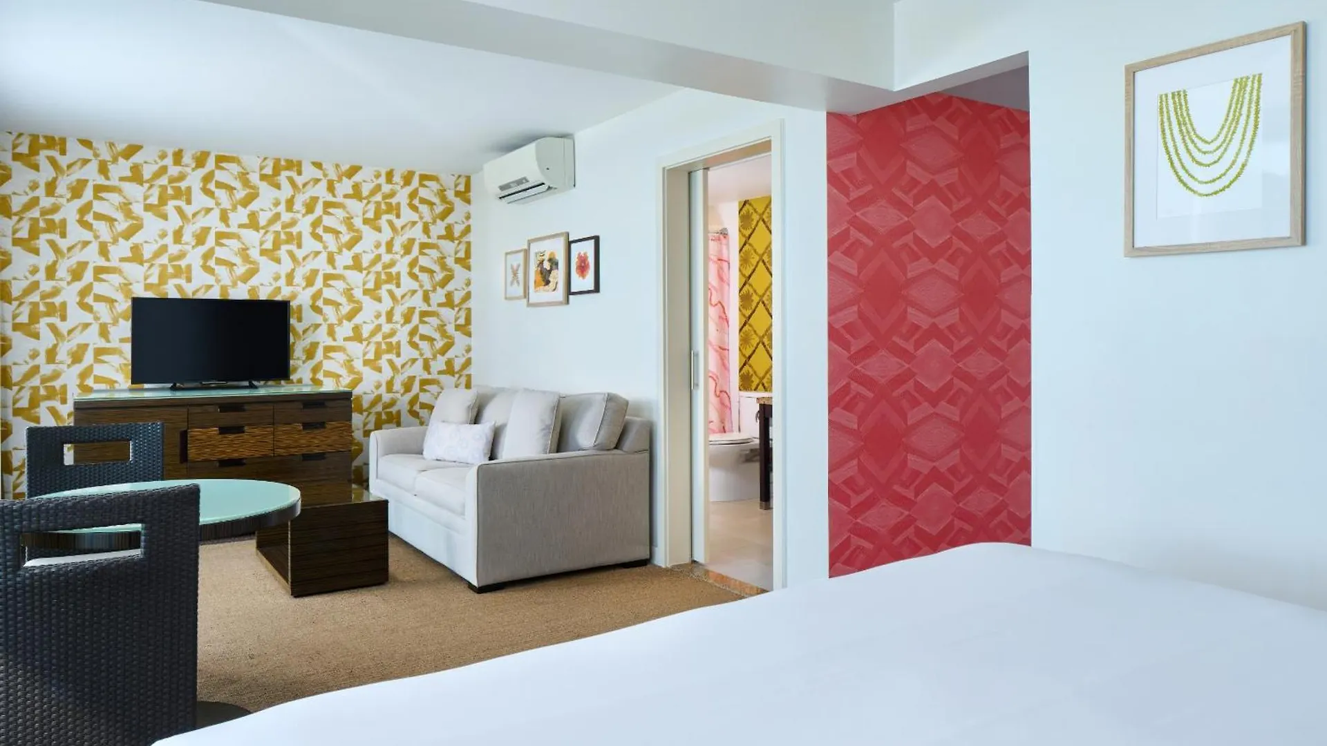 ***  Kaimana Beach Hotel Honolulu United States