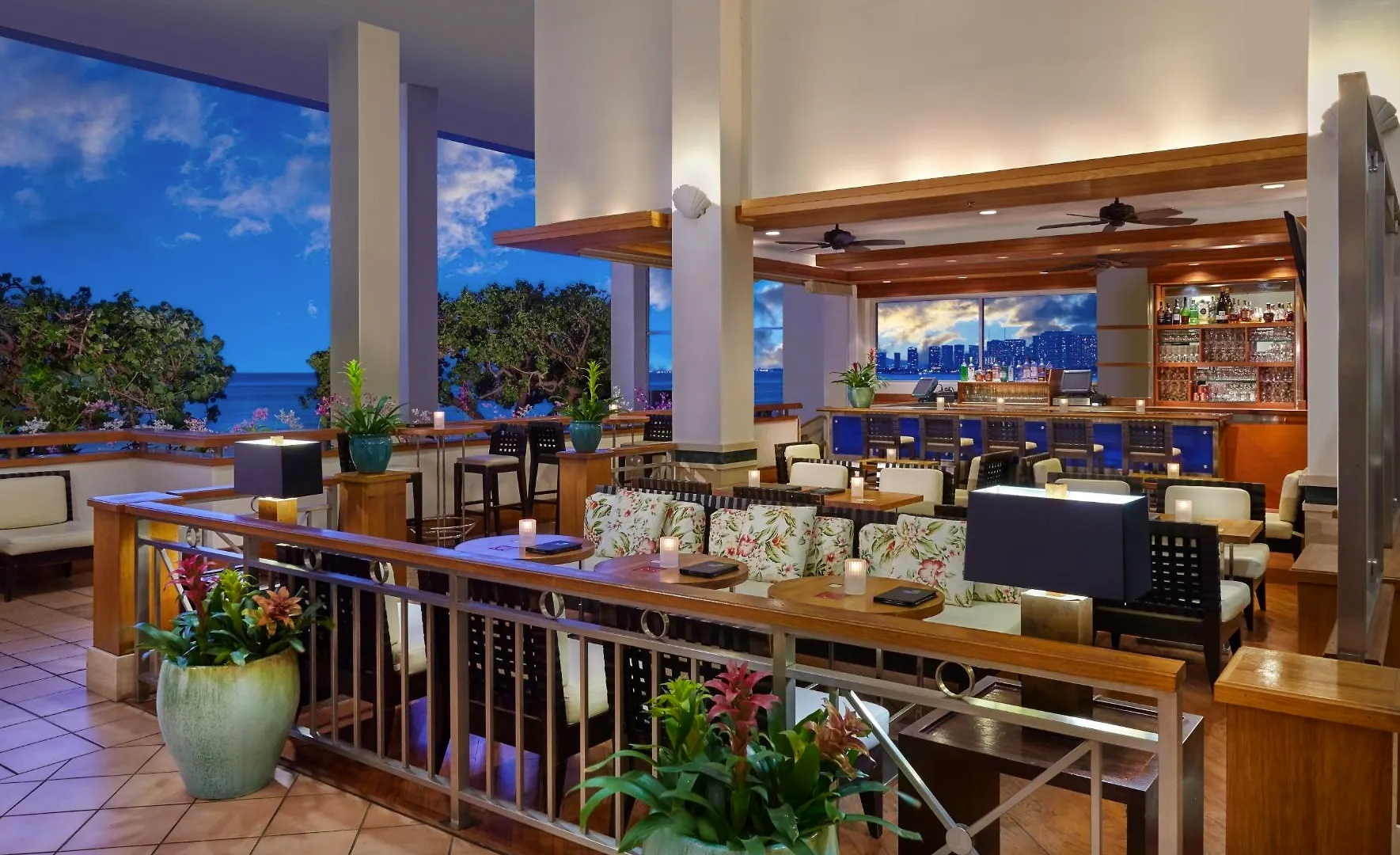 Kaimana Beach Hotel Honolulu 3*,
