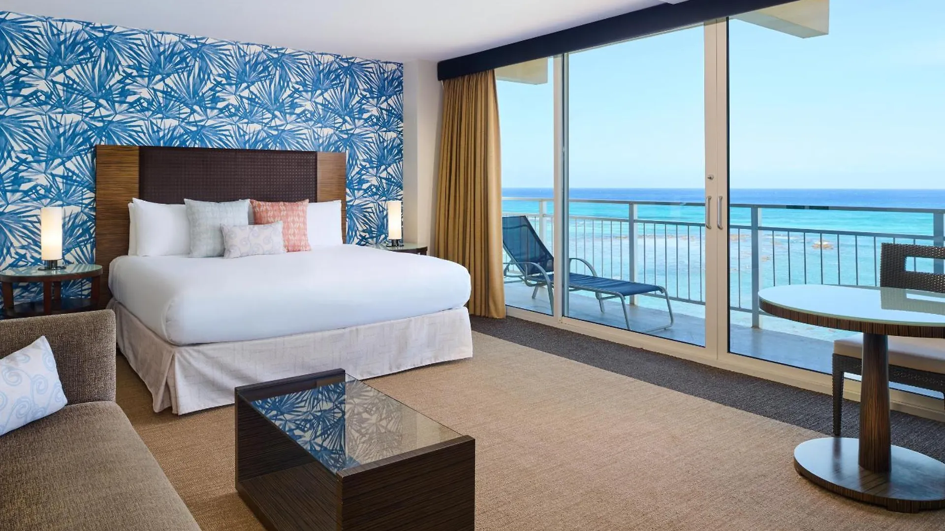 ***  Kaimana Beach Hotel Honolulu USA